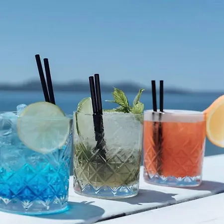 Poplar Lofts & Karavouzi Apartman Prínosz