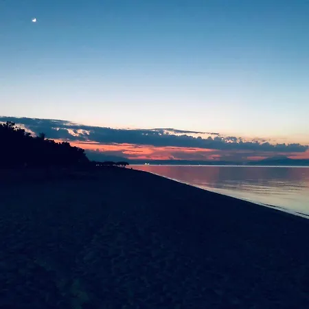 Poplar Lofts & Karavouzi * Prínosz