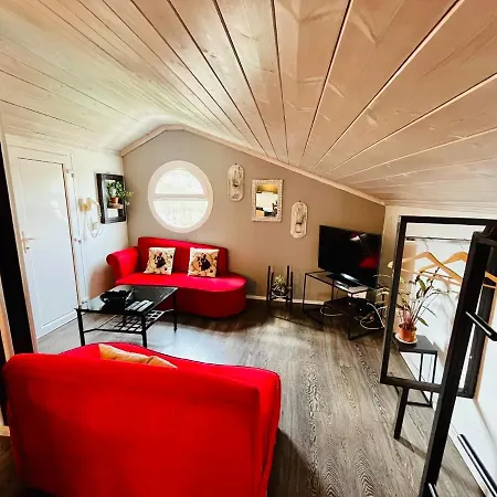 Poplar Lofts & Karavouzi Apartman