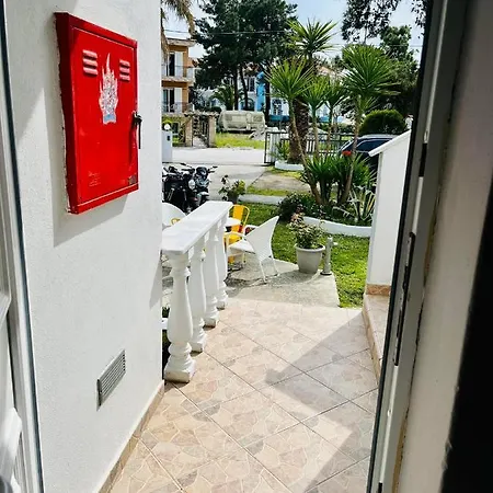 Poplar Lofts & Karavouzi Apartman Prínosz