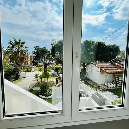 Poplar Lofts & Karavouzi * Prínos