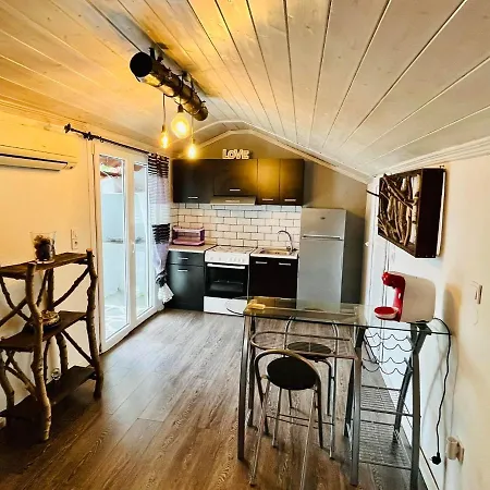 Poplar Lofts & Karavouzi Appartamento *