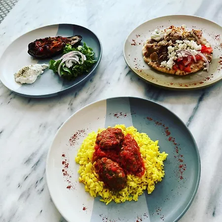 Poplar Lofts & Karavouzi Apartman *