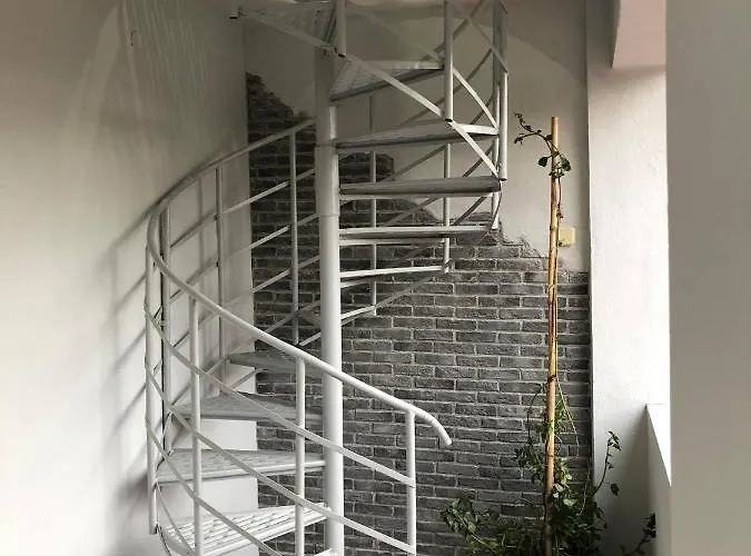 Poplar Lofts & Karavouzi * Prínos