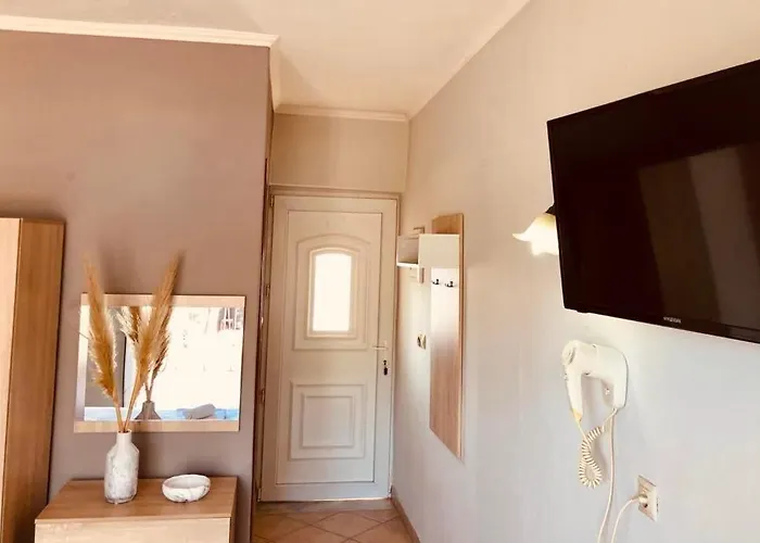 Poplar Lofts & Karavouzi 公寓