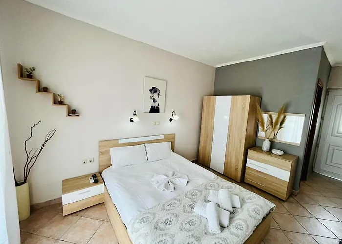 Poplar Lofts & Karavouzi * Prínos