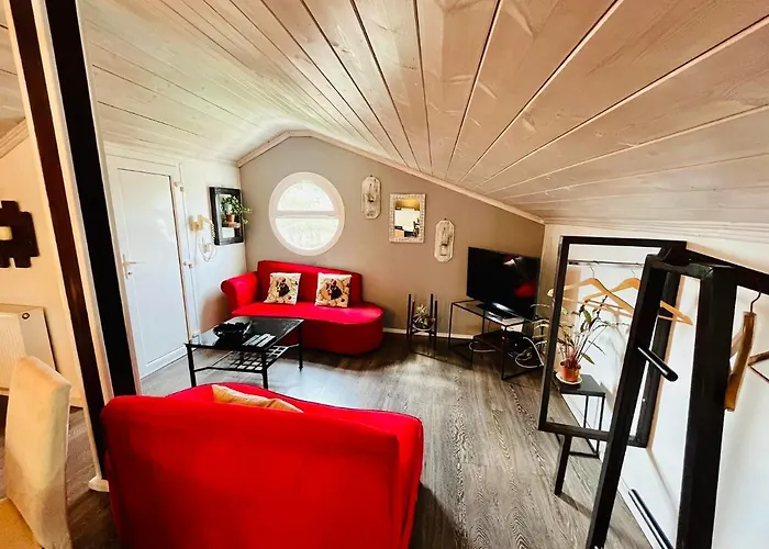 Poplar Lofts & Karavouzi 公寓