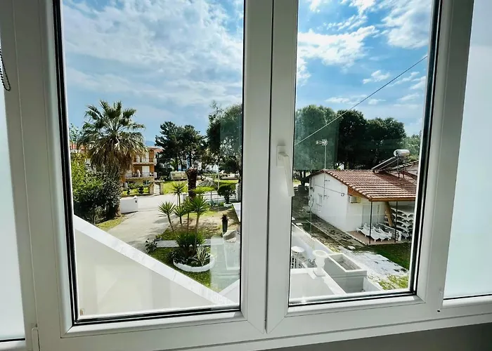 Poplar Lofts & Karavouzi * Prínos