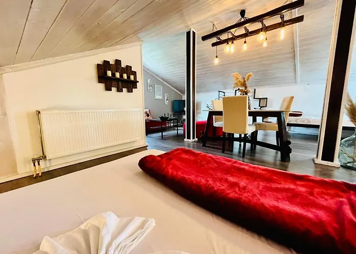 Poplar Lofts & Karavouzi 公寓